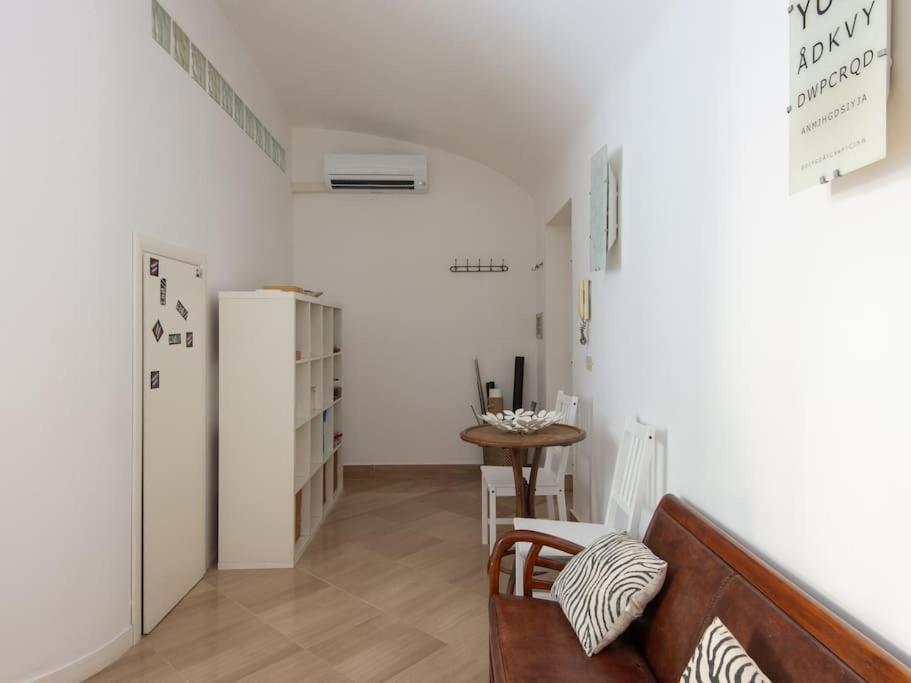 Station Enchanting Apartment